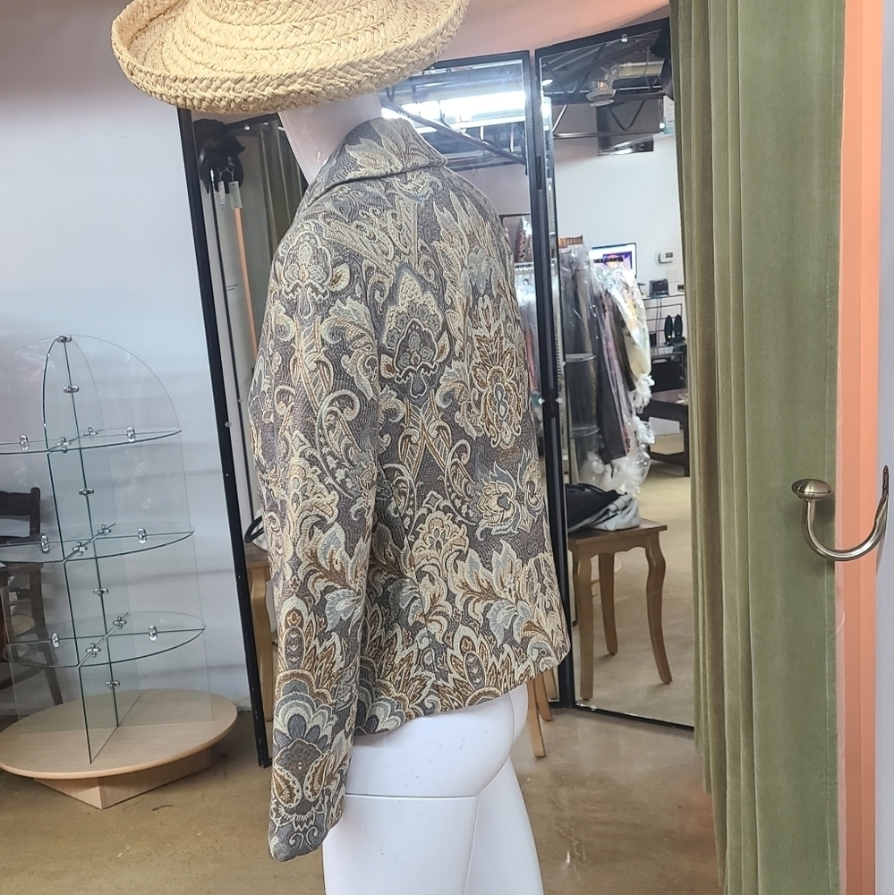 Focus 2000 Button Down - Picture 11 of 14